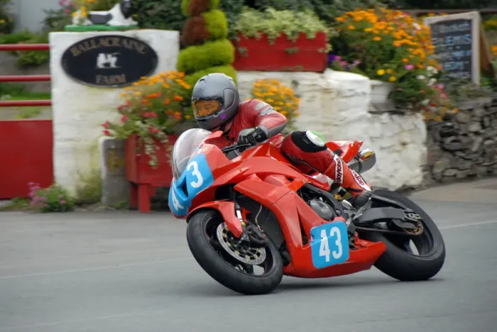 Framed Print : Iain Hill (Honda) 2009 Junior Manx Grand Prix