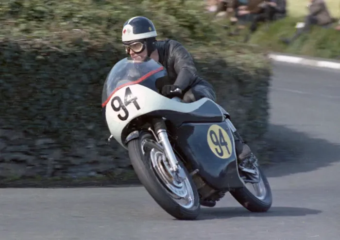 Framed Print : Iain Sidey (Matchless) 1967 Senior Manx Grand Prix Framed Print : Iain Sidey (Matchless) 1967 Senior Manx Grand Prix