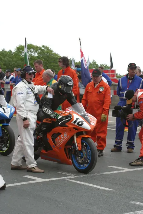 Framed Print : Ian Armstrong (Yamaha) 2005 Senior TT