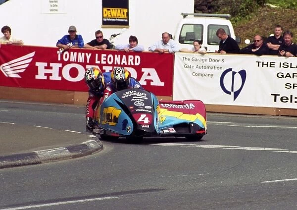Ian Bell & Neil Carpenter (DMR YAMAHA) 2002 Sidecar TT