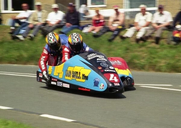 Ian Bell & Neil Carpenter (DMR Yamaha) 2002 Sidecar TT