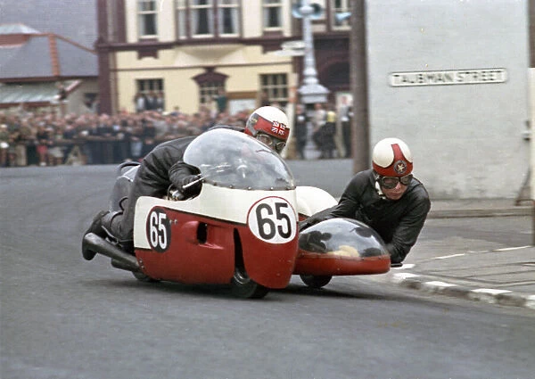 Ian Fillery &s J Chapman (Triumph) 1966 Sidecar TT