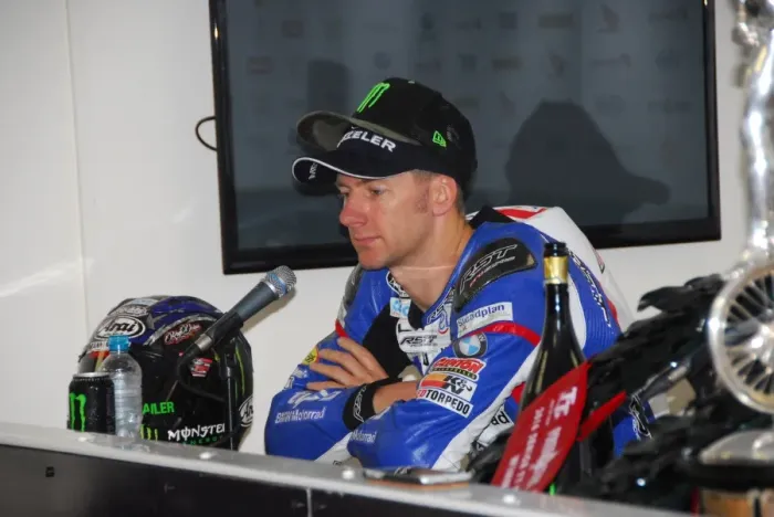 Framed Print : Ian Hutchinson, 2016 Senior TT