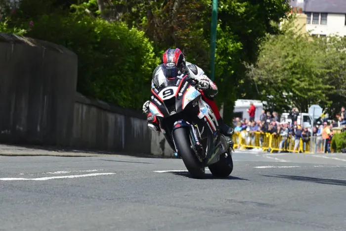 Framed Print : Ian Hutchinson (Kawasaki) 2015 Superbike TT Framed Print : Ian Hutchinson (Kawasaki) 2015 Superbike TT