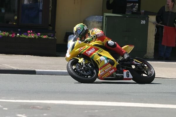 Ian Hutchinson (Yamaha) 2012 Supersport TT