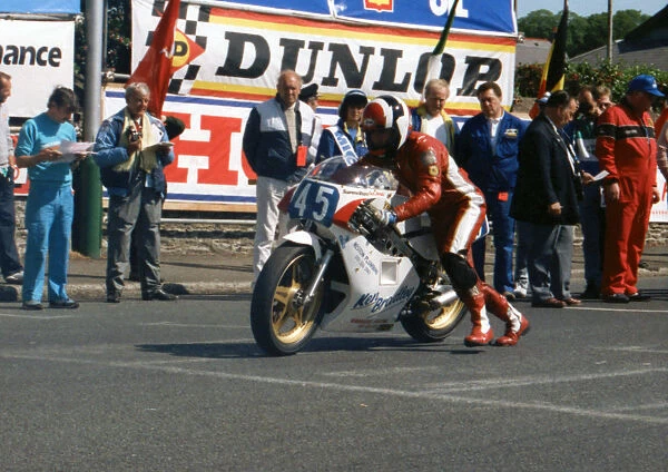 Ian Jones (Yamaha) 1989 Junior TT