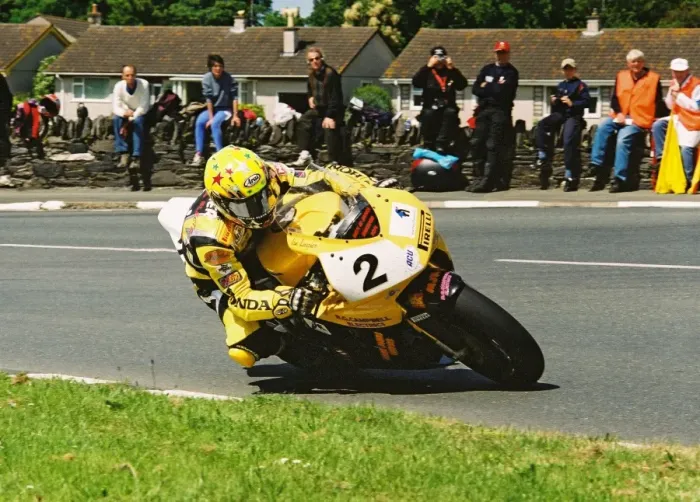 Framed Print : Ian Lougher (Honda) 2004 Formula One TT Framed Print : Ian Lougher (Honda) 2004 Formula One TT