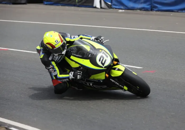Framed Print : Ian Lougher (Suter) 2018 Senior TT Framed Print : Ian Lougher (Suter) 2018 Senior TT