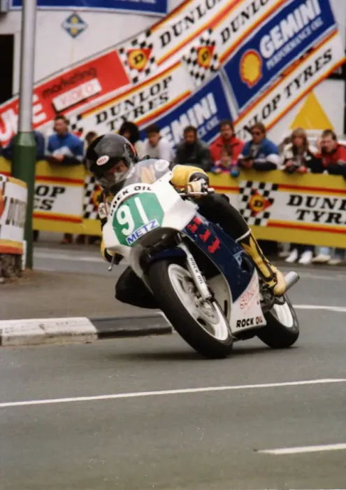 Framed Print : Ian Lougher (Suzuki) 1989 Supersport 400 TT Framed Print : Ian Lougher (Suzuki) 1989 Supersport 400 TT