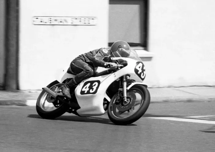 Framed Print : Ian Lougher (Yamaha) 1985 Formula Two TT Framed Print : Ian Lougher (Yamaha) 1985 Formula Two TT