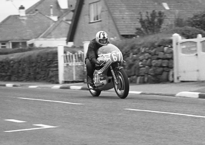 Framed Print : Ian Macintosh (Yamaha) 1977 Jubilee TT Framed Print : Ian Macintosh (Yamaha) 1977 Jubilee TT