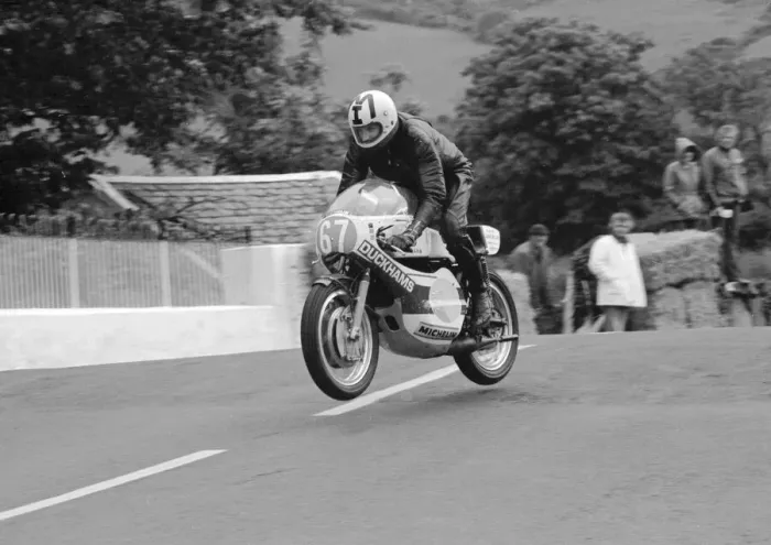 Framed Print : Ian Macintosh (Yamaha) 1977 Jubilee TT Framed Print : Ian Macintosh (Yamaha) 1977 Jubilee TT