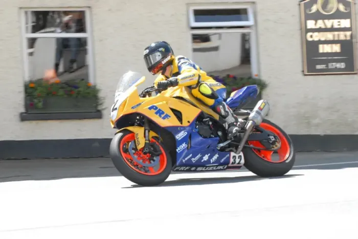Framed Print : Ian Mackman (Suzuki) 2009 Superbike TT Framed Print : Ian Mackman (Suzuki) 2009 Superbike TT