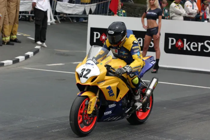 Framed Print : Ian Mackman (Suzuki) 2009 Superbike TT Framed Print : Ian Mackman (Suzuki) 2009 Superbike TT