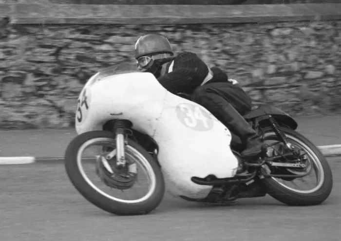 Framed Print : Ian Maguire (Norton) 1963 Junior Manx Grand Prix Framed Print : Ian Maguire (Norton) 1963 Junior Manx Grand Prix