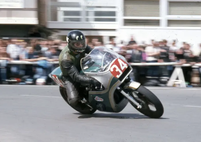 Framed Print : Ian Martin (P & M Suzuki) 1983 Formula One TT