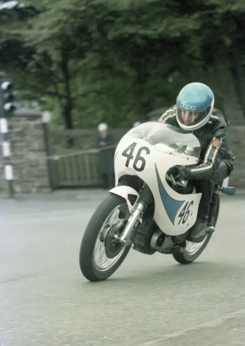 Framed Print : Ian McCallum (Matchless) 1983 Senior Classic Manx Grand Prix