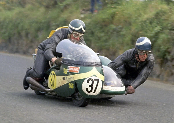 Ian McDonald & Andre Witherington (Triumph) 1970 750 Sidecar TT