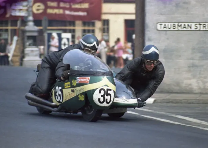 Framed Print : Ian McDonald & Andre Witherington (Triumph) 1970 500 Sidecar TT Framed Print : Ian McDonald & Andre Witherington (Triumph) 1970 500 Sidecar TT