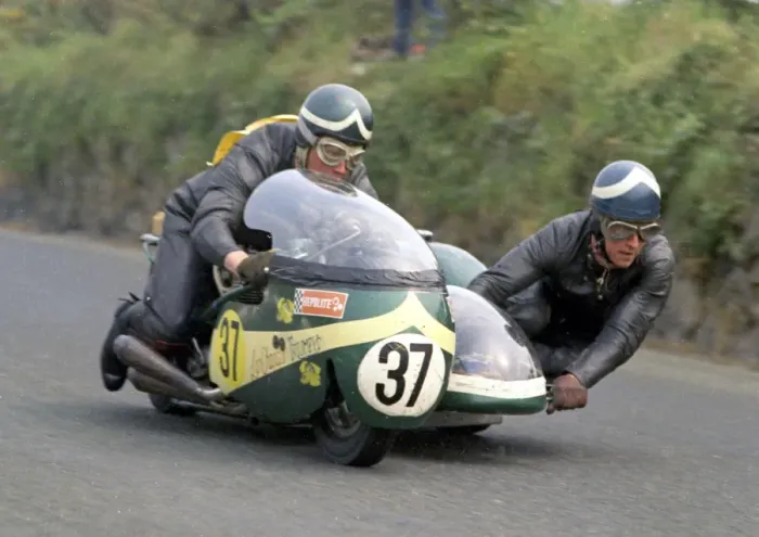 Framed Print : Ian McDonald & Andre Witherington (Triumph) 1970 750 Sidecar TT Framed Print : Ian McDonald & Andre Witherington (Triumph) 1970 750 Sidecar TT