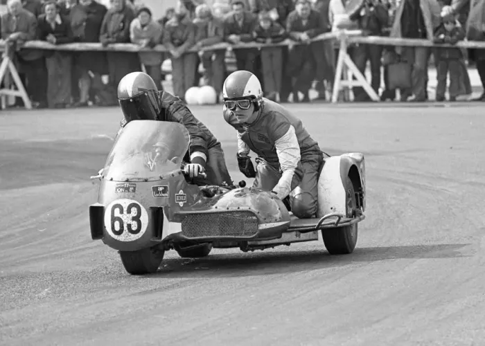 Framed Print : Ian McDonald & Hugh Sanderson (Weslake) 1975 Sidecar 1000 TT Framed Print : Ian McDonald & Hugh Sanderson (Weslake) 1975 Sidecar 1000 TT