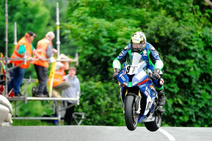 Framed Print : Ian Pattinson (Weardale Racing BMW) 2018 Senior TT