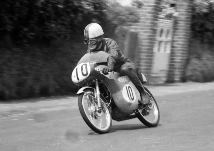 Framed Print : Ian Plumridge (Honda) 1964 50cc TT Framed Print : Ian Plumridge (Honda) 1964 50cc TT