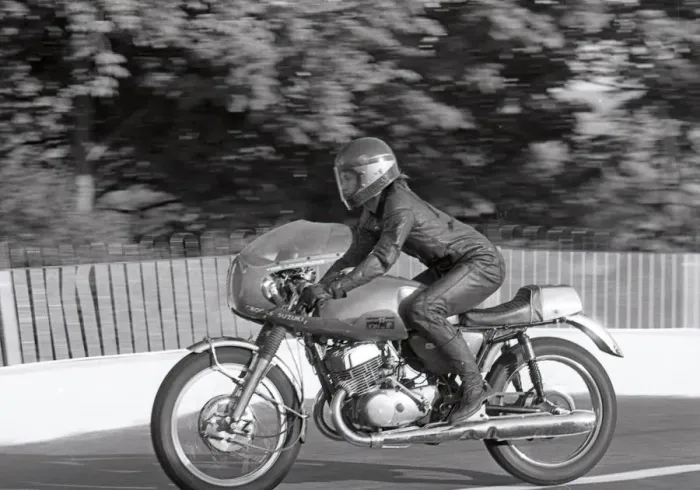 Framed Print : Ian Richards (Suzuki) 1975 Production TT Framed Print : Ian Richards (Suzuki) 1975 Production TT