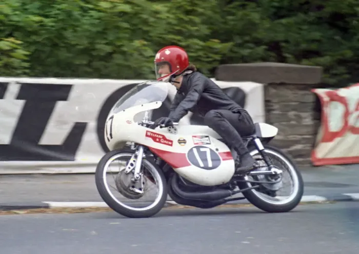 Framed Print : Ian Richards (Yamaha) 1971 Ultra Lightweight TT Framed Print : Ian Richards (Yamaha) 1971 Ultra Lightweight TT