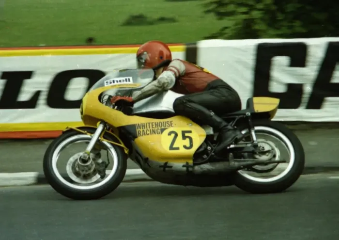 Framed Print : Ian Richards (Yamaha) 1976 Senior TT Framed Print : Ian Richards (Yamaha) 1976 Senior TT