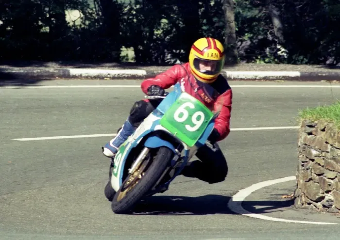 Framed Print : Ian Simpson (Yamaha) 1987 Lightweight Manx Grand Prix