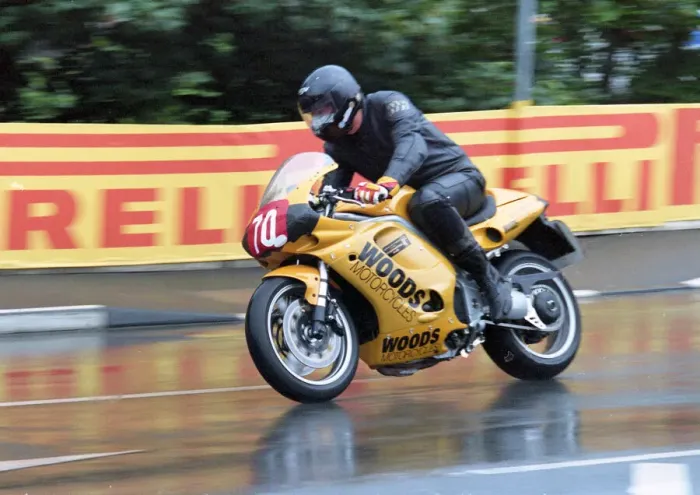 Framed Print : Ian Smith (Triumph) 2000 Production TT