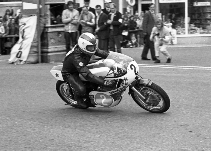 Framed Print : Ian Tomkinson (Yamaha) 1973 Junior Manx Grand Prix Framed Print : Ian Tomkinson (Yamaha) 1973 Junior Manx Grand Prix