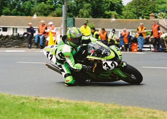 Framed Print : Ian Watson (Kawasaki) 2004 Formula One TT Framed Print : Ian Watson (Kawasaki) 2004 Formula One TT