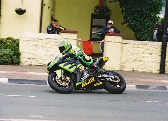 Framed Print : Ian Watson (Kawasaki) 2004 Senior TT Framed Print : Ian Watson (Kawasaki) 2004 Senior TT