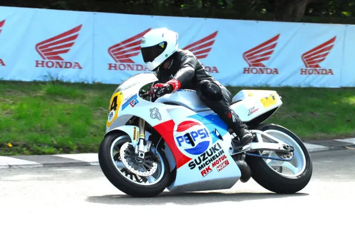 Framed Print : Ian Wilson (Suzuki) 2016 TT Parade Lap Framed Print : Ian Wilson (Suzuki) 2016 TT Parade Lap