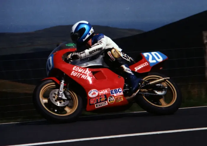 Framed Print : Ian Young (Yamaha) 1989 Junior TT Framed Print : Ian Young (Yamaha) 1989 Junior TT