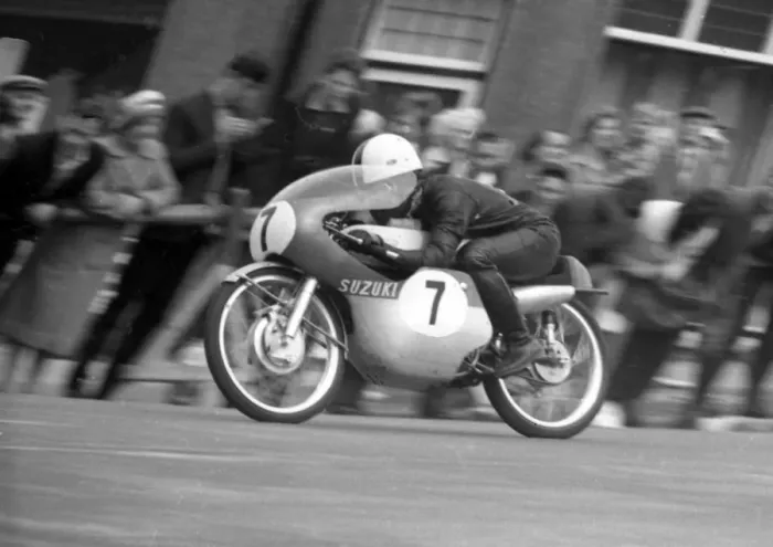Framed Print : Isao Morishta (Suzuki) 1964 50cc TT Framed Print : Isao Morishta (Suzuki) 1964 50cc TT