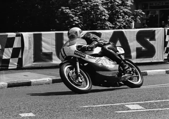 Framed Print : Ivan Hodgkinson (Yamaha) 1973 Lightweight TT Framed Print : Ivan Hodgkinson (Yamaha) 1973 Lightweight TT