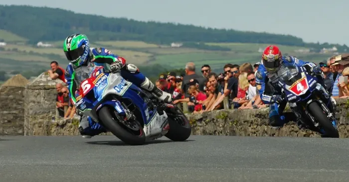 Framed Print : Ivan Lintin (Kawasaki) and Dan Kneen (Yamaha) 2016 Southern 100 Framed Print : Ivan Lintin (Kawasaki) and Dan Kneen (Yamaha) 2016 Southern 100