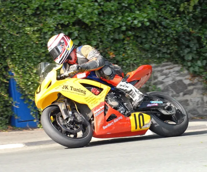 Framed Print : Ivan Lintin (Suzuki) 2010 Senior Manx Grand Prix