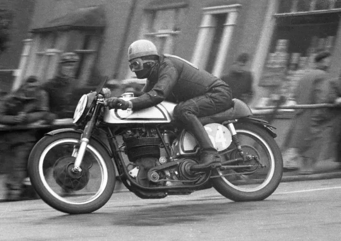 Framed Print : Ivor Lloyd (Norton) 1956 Junior TT Framed Print : Ivor Lloyd (Norton) 1956 Junior TT