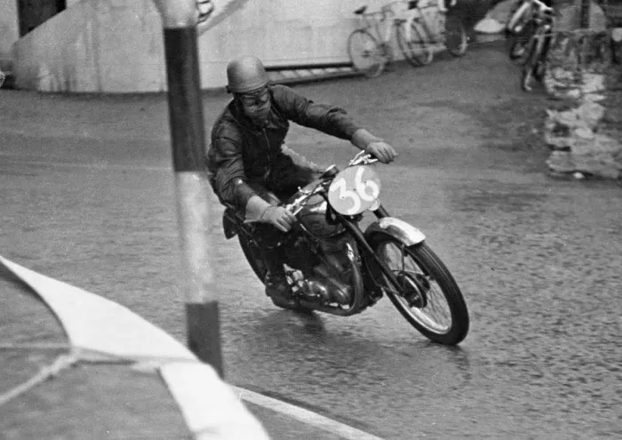 Framed Print : J D Warren (BSA) 1949 Junior Clubman TT Framed Print : J D Warren (BSA) 1949 Junior Clubman TT