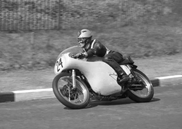 Framed Print : Jack Andrews (Norton) 1963 Junior Manx Grand Prix Framed Print : Jack Andrews (Norton) 1963 Junior Manx Grand Prix