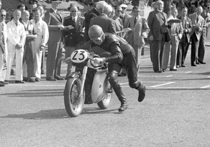 Framed Print : Jack Brett (Norton) 1954 Junior TT Framed Print : Jack Brett (Norton) 1954 Junior TT