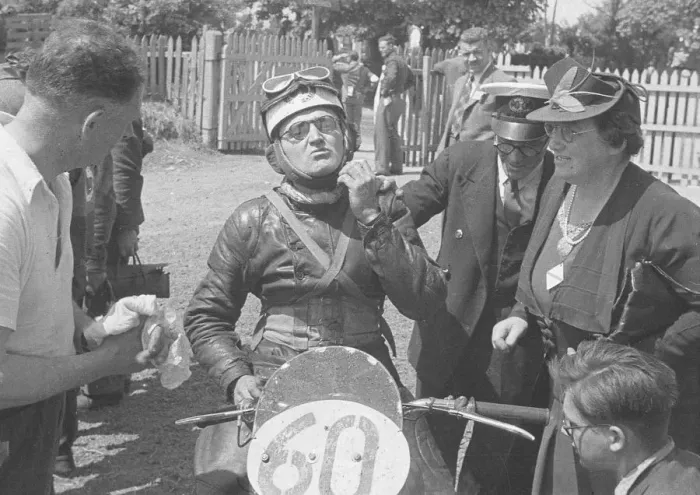 Framed Print : Jack Cannell (Triumph) 1947 Senior Clubman TT Framed Print : Jack Cannell (Triumph) 1947 Senior Clubman TT