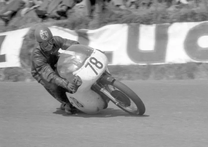 Framed Print : Jack Gow (Norton) 1962 Senior TT Framed Print : Jack Gow (Norton) 1962 Senior TT