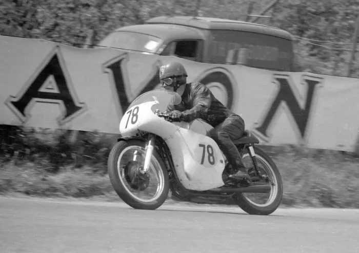 Framed Print : Jack Gow (Norton) 1962 Senior TT Framed Print : Jack Gow (Norton) 1962 Senior TT