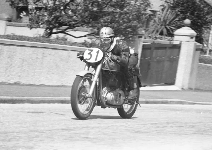 Framed Print : Jack Hedley (Norton) 1954 Senior Clubman TT Framed Print : Jack Hedley (Norton) 1954 Senior Clubman TT