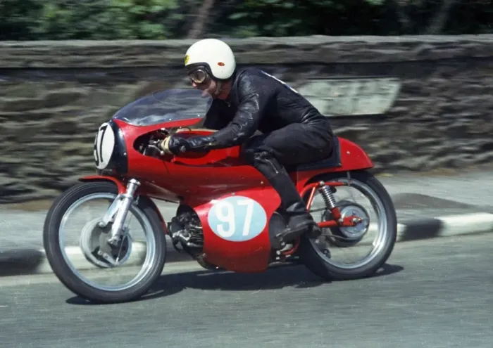 Framed Print : Jack Saunders (Aermacchi) 1965 Junior TT Framed Print : Jack Saunders (Aermacchi) 1965 Junior TT